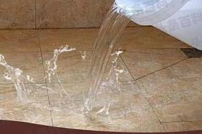 灵山漏水维修 免砸砖防水材料该如何施工